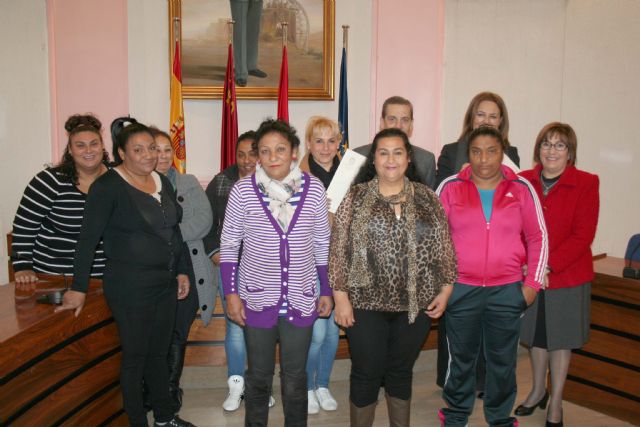 Alcantarilla entrega mañana sus premios de la mujer a la Asociación Mujeres Hileras, a nivel institucional - 2, Foto 2