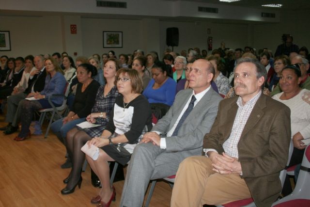 Entregados los Premios del Área de la Mujer a la Asociación Hileras de Alcantarilla, a nivel institucional y a Dña. Encarna Guirao Jara, a nivel individual - 3, Foto 3