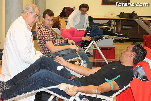La IV campaña solidaria de donación de sangre promovida por el Ilustre Cabildo Sangre cofrade, Sangre solidaria resultó un éxito, Foto 1