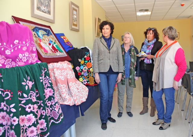 El centro de la Mujer muestra una exposición artística colectiva creada por mujeres de Puerto Lumbreras para conmemorar el Día de la Mujer - 1, Foto 1