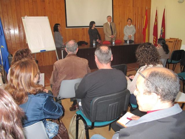 Atención Social sereúne con responsables de la Oficina de Extranjería - 1, Foto 1