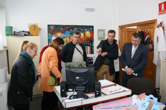 La Consejería de Sanidad y Política Social confirma su compromiso para en el mantenimiento de la residencia de AMPY - 5, Foto 5