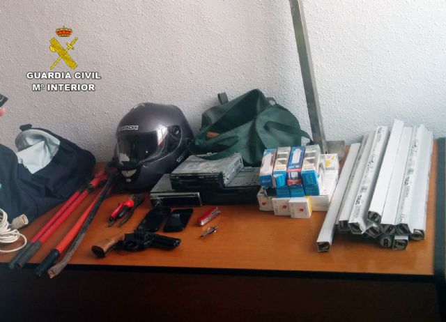 La Guardia Civil detiene a dos jóvenes dedicados a la comisión de robos y al tráfico de drogas - 4, Foto 4