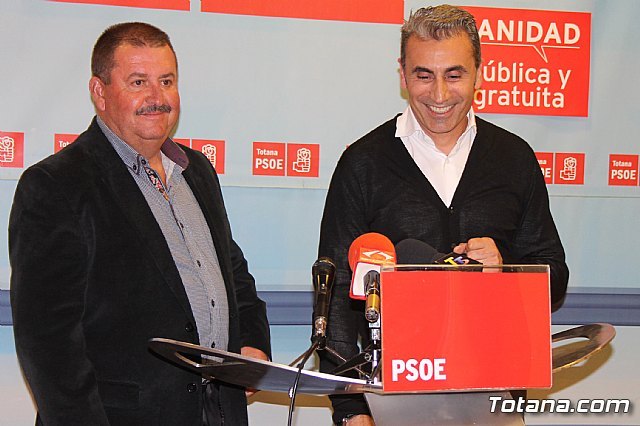 Rueda de prensa en Totana del candidato a las primarias del PSRM-PSOE Roberto García, Foto 1