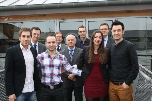 Los fundadores de la empresa, Alberto García, Lucía García, Alejandro López y Alberto Suárez, junto al  director general de Innovación de la CARM, Eduardo Osuna; el director de la Fundación Séneca, Antonio González; el vicerrector de Investigación de la UPCT, Pablo Fernández, y el decano de la Facultad de Ciencias de la Empresa., Foto 1