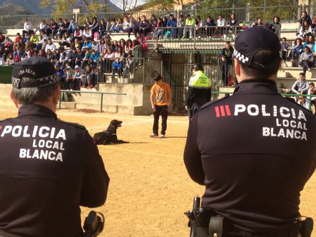 Exhibicion de la Unidad Caninca de la Policia Local a los alumnos de secundaria - 2, Foto 2