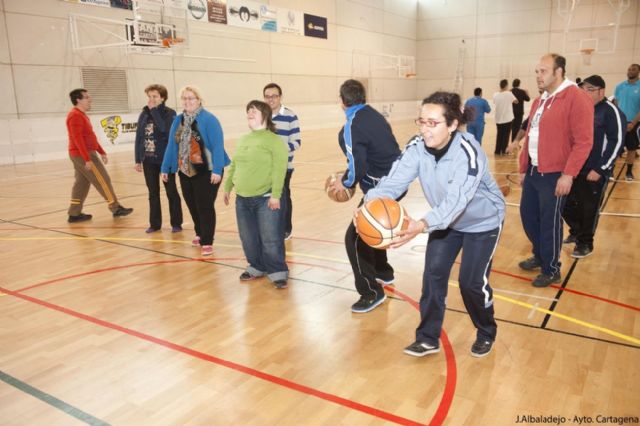 Los alumnos de APICES juegan al baloncesto con sus ídolos - 2, Foto 2