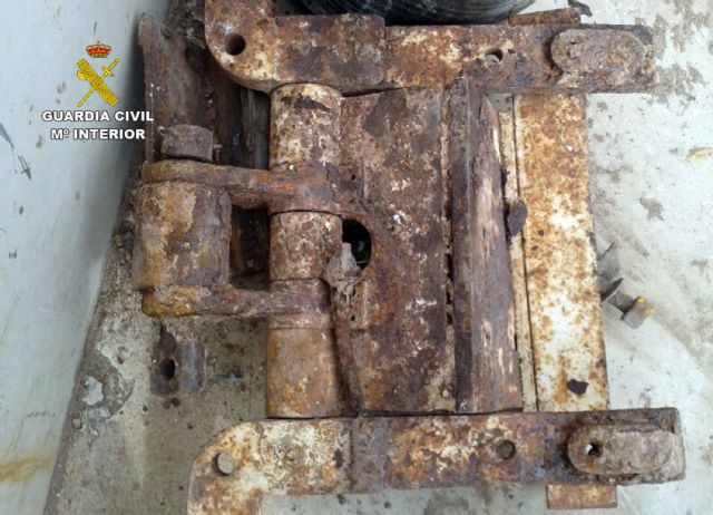 La Guardia Civil desmantela una red dedicada a la sustraccin de bienes de inters cultural de la Sierra Minera de Cartagena y La Unin - 3