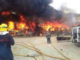 Incendio en desguace de coches en La Hoya de Lorca