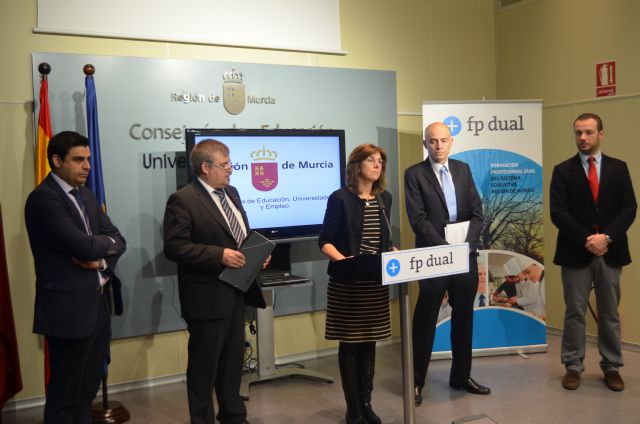 El Alcalde firma un convenio con Kolping que facilita la Formación Profesional Dual en Alemania a jóvenes en paro - 2, Foto 2