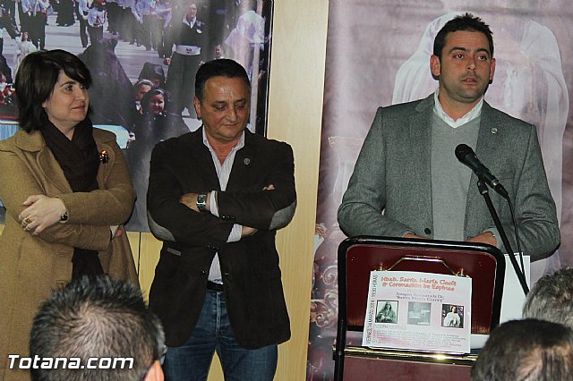 Se presenta el cartel del 