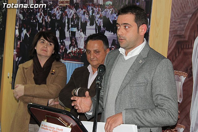 Se presenta el cartel del 