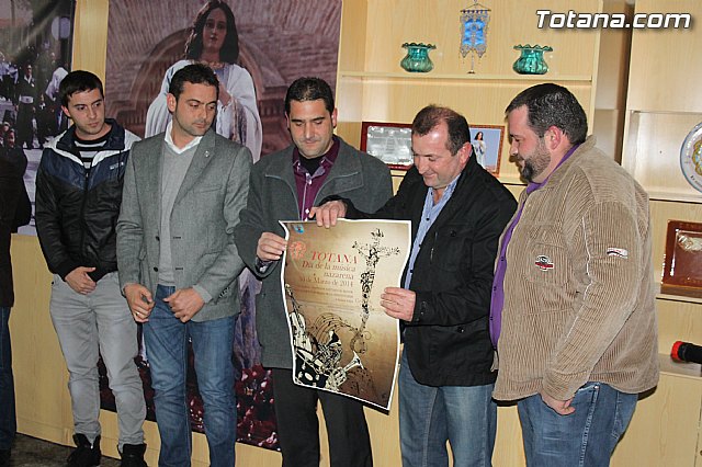 Se presenta el cartel del 