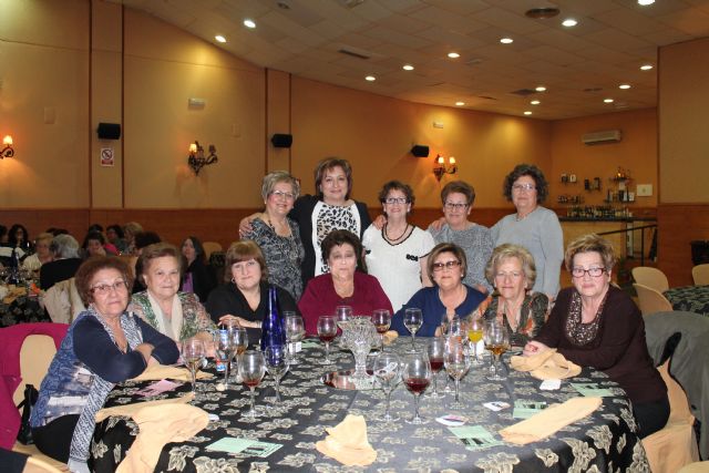 Casi 100 mujeres asisten a la cena convivencia del Da de la Mujer - 7