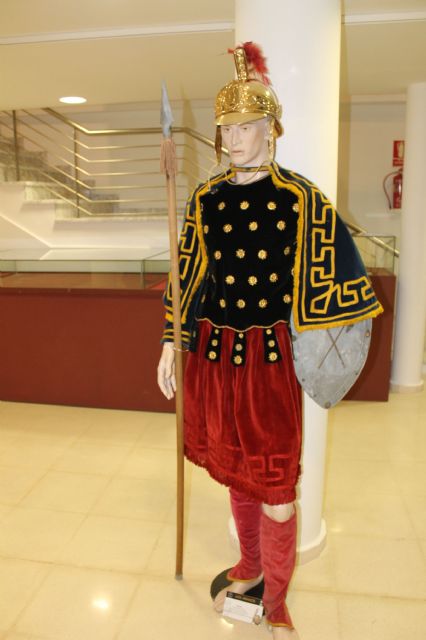 Los Armaos defienden su declaración de Bien de Interés Cultural Inmaterial a través de una exposición de trajes antiguos - 1, Foto 1