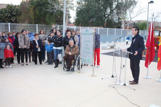 Denominado en Roldán el jardín de “Villa Ángela” en agradecimiento por la cesión de terrenos para la construcción de este jardín - 2, Foto 2