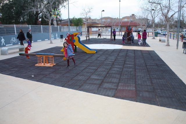 Denominado en Roldán el jardín de “Villa Ángela” en agradecimiento por la cesión de terrenos para la construcción de este jardín - 3, Foto 3