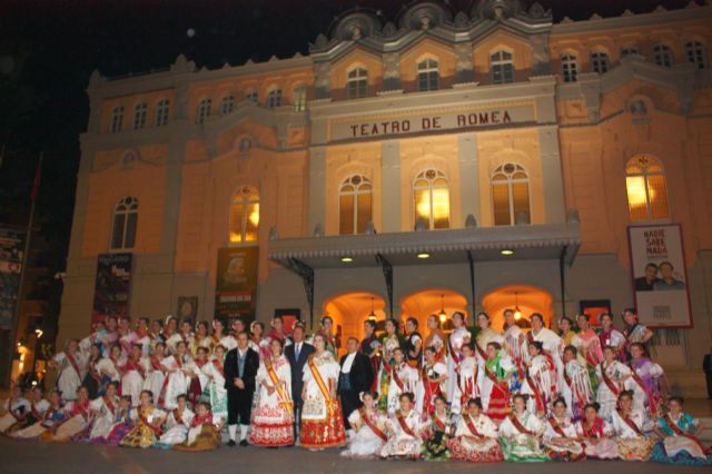 El Teatro Romea acoge la recepción a las candidatas infantiles y mayores a Reina de Huerta - 1, Foto 1