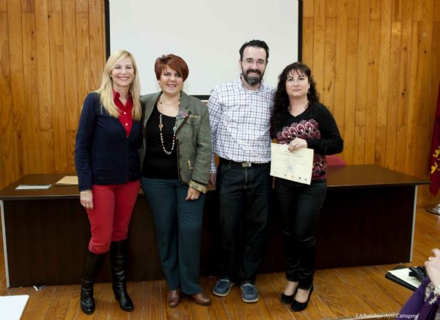 Una veintena de mujeres presumen ya de su diploma de Informática - 1, Foto 1