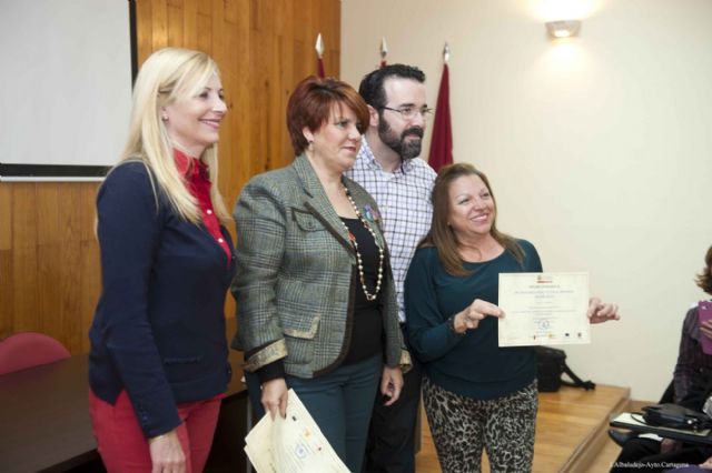 Una veintena de mujeres presumen ya de su diploma de Informática - 4, Foto 4