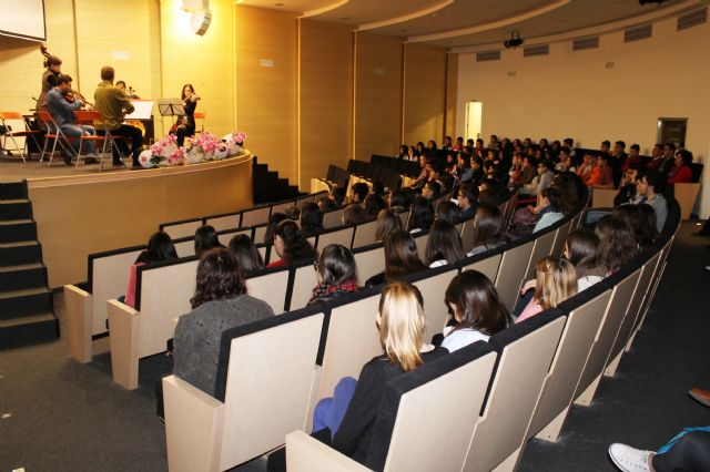 400 escolares disfrutan del II concierto didáctico para escolares ofrecido por el quinteto de cuerda Eliocroca - 2, Foto 2
