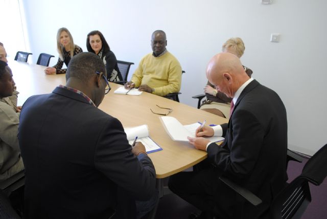 El Ayuntamiento torreño y la Federación de Asociaciones Africanas de Murcia firman un convenio de colaboración - 3, Foto 3