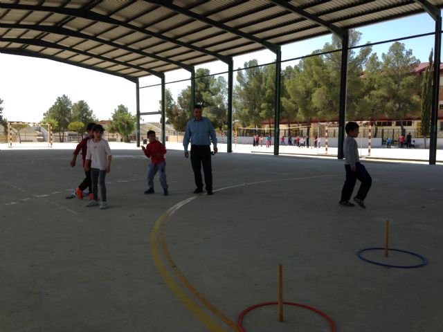 Los alumnos del CEIP Nuestra Señora del Carmen  de Alguazas reviven los juegos tradicionales de antaño - 1, Foto 1