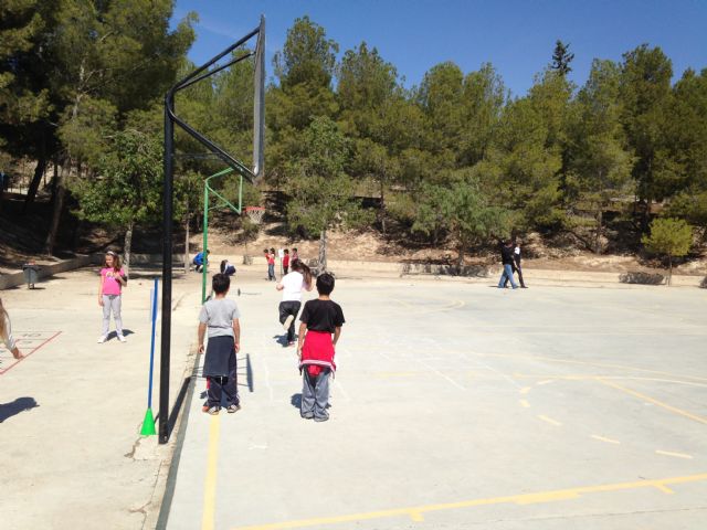 Los alumnos del CEIP Nuestra Señora del Carmen  de Alguazas reviven los juegos tradicionales de antaño - 2, Foto 2