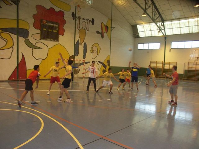 El IES Juan de la Cierva participó en la final de la fase intermunicipal de balonmano de Deporte Escolar, Foto 1