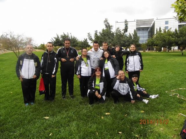 Alumnos del Centro Ocupacional José Moyá Trilla participan en el Campeonato Regional de Atletismo organizado por Fedemips, Foto 1