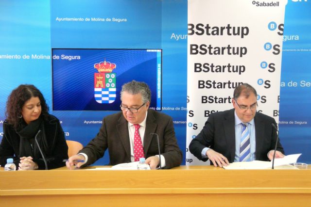 El Ayuntamiento y el Banco Sabadell firman un convenio de colaboración para la financiación de proyectos y actividades empresariales - 1, Foto 1