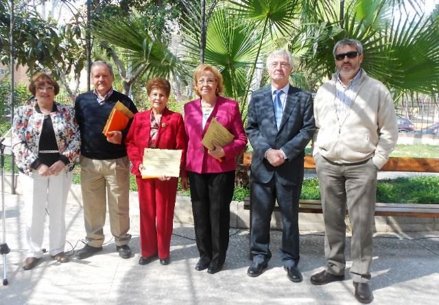 Los usuarios del Centro Social de Personas Mayores Murcia II presentan 24 trabajos para celebrar el Día Mundial de la Poesía - 1, Foto 1