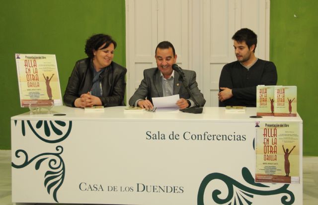 El escritor Manuel Morales presenta su libro Allá en la otra orilla en el Centro Cultural Casa de los Duendes - 1, Foto 1