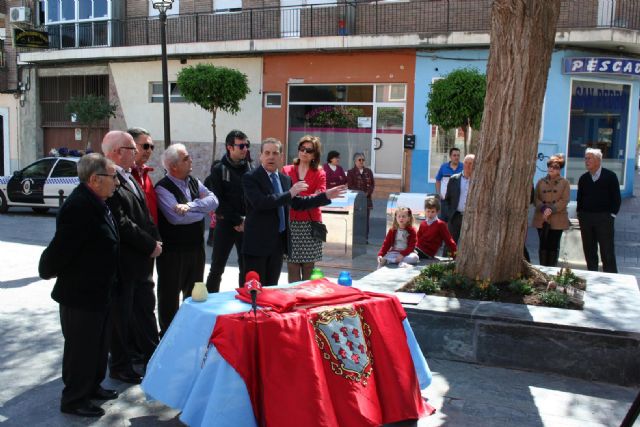 96 alumnos del entonces colegio público Jacinto Benavente recuerdan tras 25 años, la plantación del más legendario olmo en su plaza - 2, Foto 2