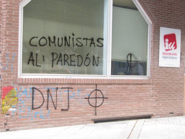 IU-Verdes denuncia la aparición de pintadas neonazis en su sede regional - 1, Foto 1