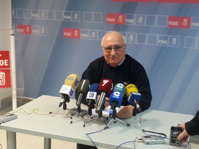 El PSOE vuelve a pedir que la Consejería de Educación se comprometa a fijar una fecha para poner fin a la paralización de las obras de reconstrucción del IES Ros Giner - 1, Foto 1