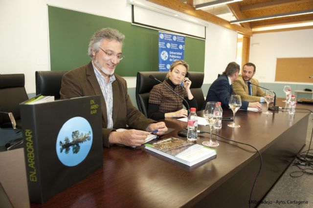 El árbol protagoniza una muestra de concienciación que llega a Cartagena - 1, Foto 1