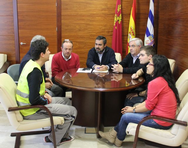 Tres estudiantes de diversos centro de enseñanza de la localidad, realizarán sus prácticas formativas en el Ayuntamiento - 1, Foto 1