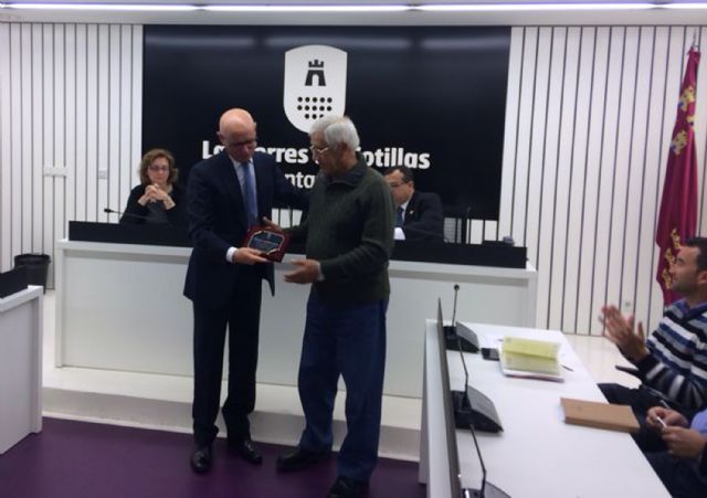 El Ayuntamiento torreño homenajea a Pascual Martínez tras su jubilación - 1, Foto 1