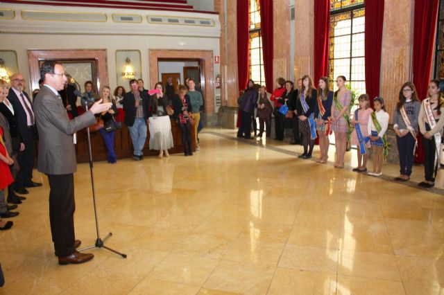 El Alcalde recibe a las ocho candidatas a Abanderada de la Fiesta de Moros y Cristianos - 2, Foto 2