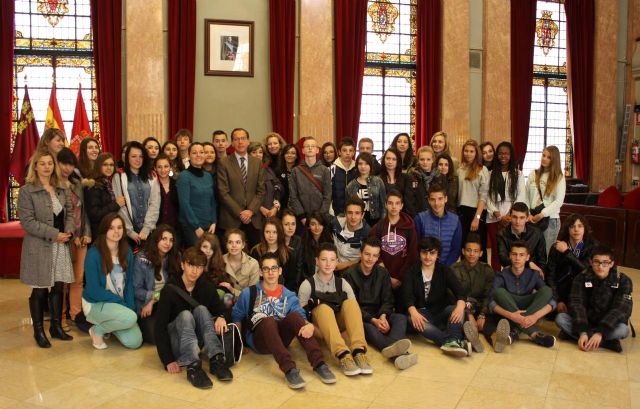 El Alcalde da la bienvenida a Murcia a estudiantes franceses de intercambio lingüístico - 1, Foto 1