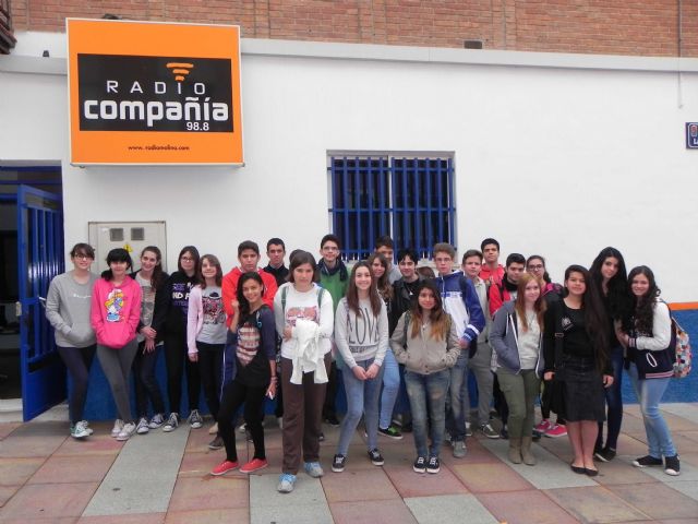 Alumnos de tres institutos de Molina conocen de cerca como es la radio por dentro - 2, Foto 2