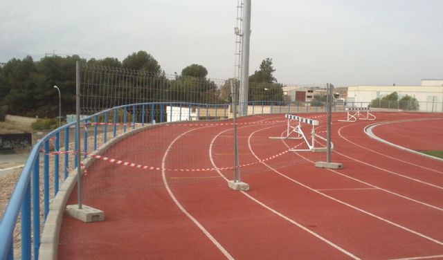 UPyD Alcantarilla demanda una solución al pésimo estado de la pista de atletismo - 1, Foto 1