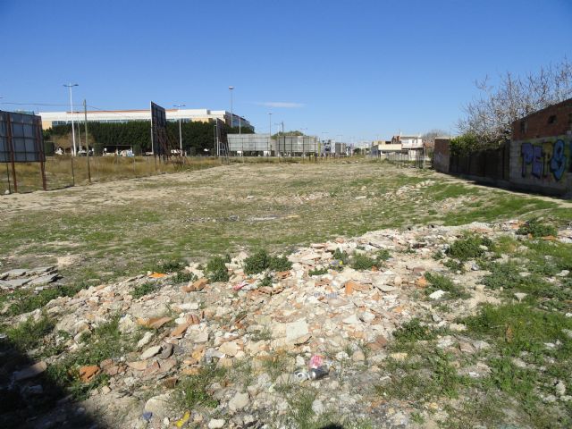 El Grupo Socialista exige la limpieza de varios vertederos en Puente Tocinos, plagados de basura y escombros - 2, Foto 2