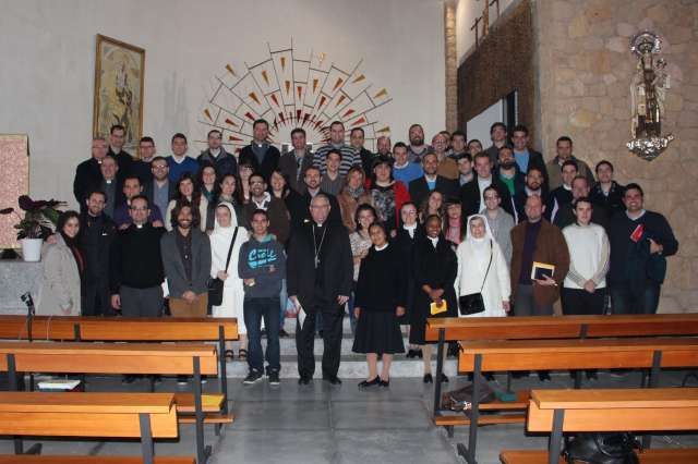 El Sr. Obispo alienta a los jóvenes a vivir con esperanza en un mundo triste - 1, Foto 1