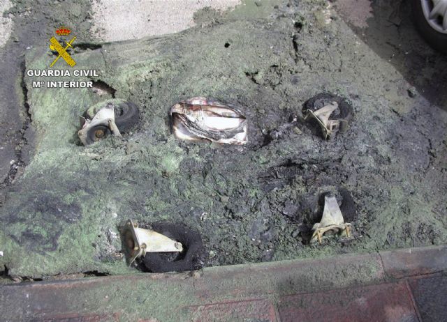 La Guardia Civil detiene a cuatro jóvenes por quemar una veintena de contenedores en Santomera - 2, Foto 2