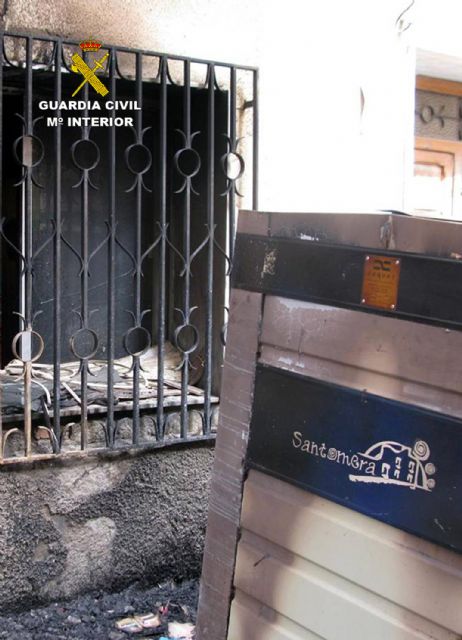 La Guardia Civil detiene a cuatro jóvenes por quemar una veintena de contenedores en Santomera - 4, Foto 4