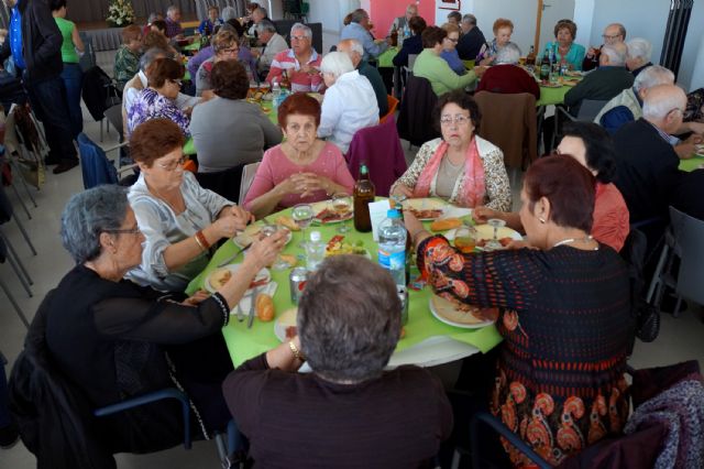 La Semana Cultural del Centro de Día de las Personas Mayores torreño arranca con una gran comida de convivencia - 1, Foto 1