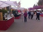 El mercado artesano de La Santa vuelve a atraer a las inmediaciones del santuario a decenas de visitantes