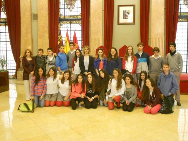 Alumnos del colegio Fuenteblanca y de Chipre visitan el Ayuntamiento - 1, Foto 1